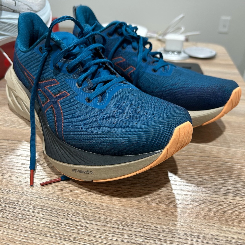 ASICS Novablast 4 men’s 9